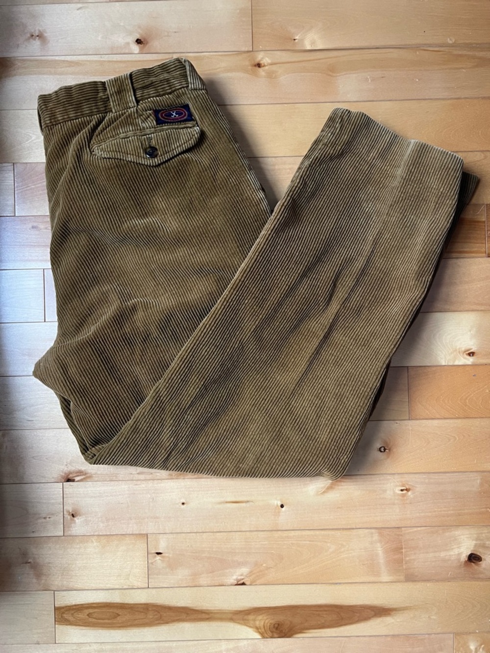 Vintage Gant Corduroy Pants with pleats - signs of wear. See pics.